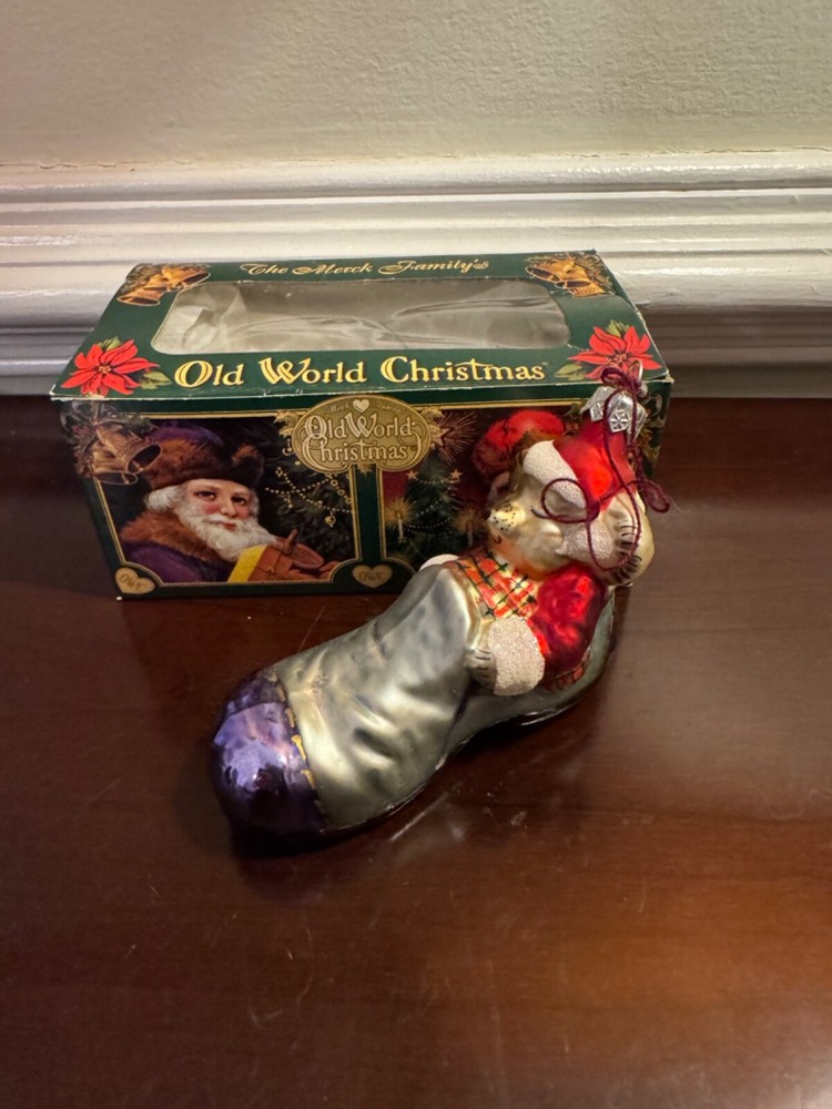 Old World Christnas - Mouse in Shoe