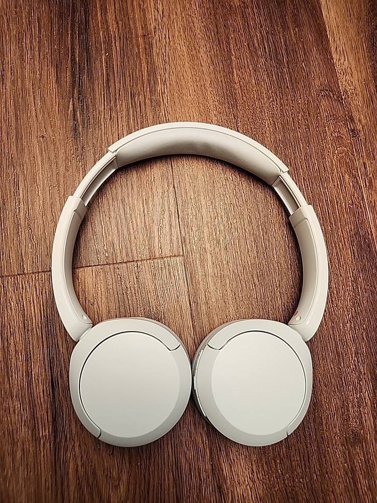 Sony WH-CH520 Wireless On-Ear Bluetooth Headphones in White