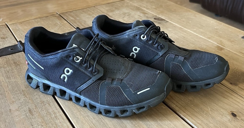 On Cloud Women's Running Shoes Size 8, Black