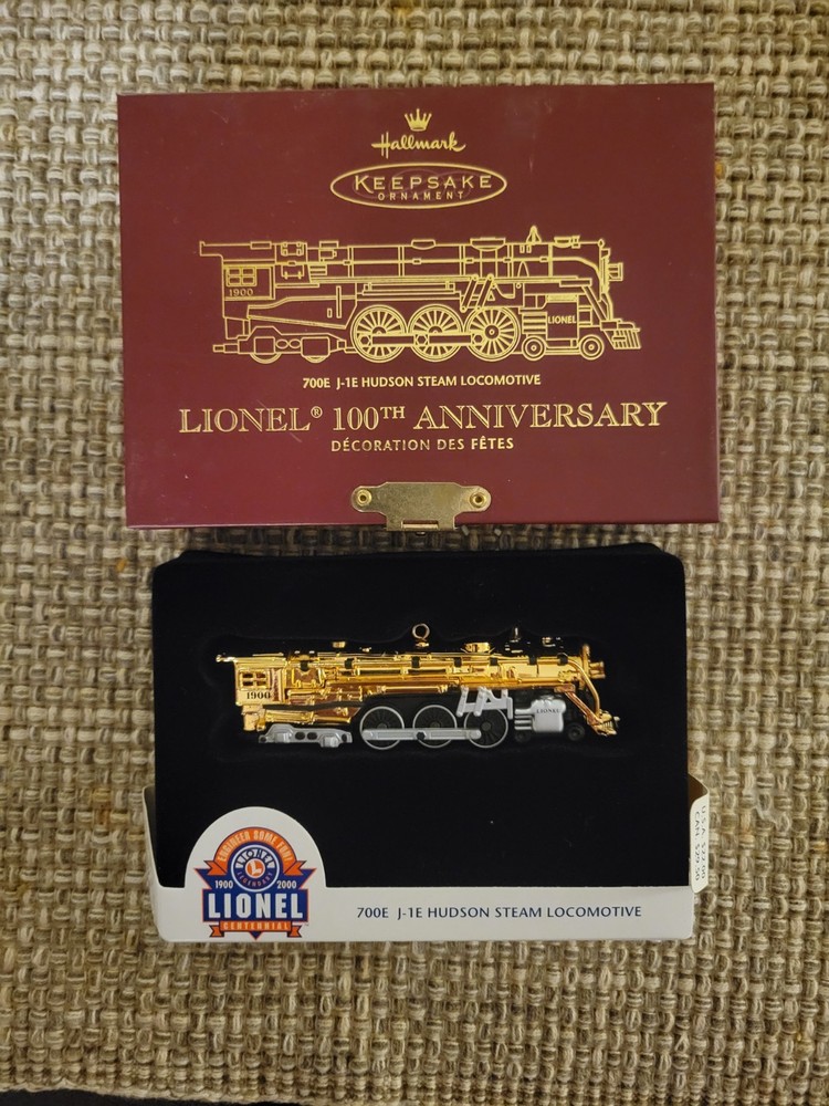 Hallmark QX5261 Hudson Steam Locomotive Ornament - Gold