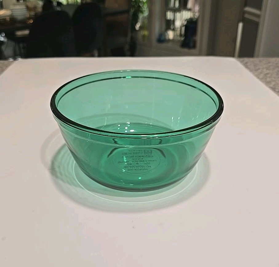 Anchor Hocking 1.5 qt Emerald Green Glass Mixing Bowl for Baking and Oven Use
