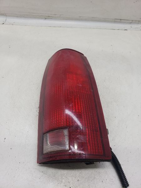 Passenger Right Tail Light for 90-00 Chevy 2500 Pickup 435935