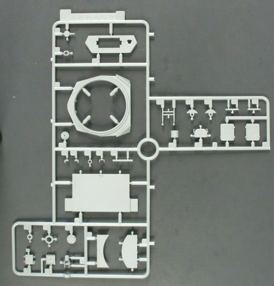 Dragon 1/35 Scale Panzer IV Bergepanzerwagen IV Parts Tree B from Kit No. 6438