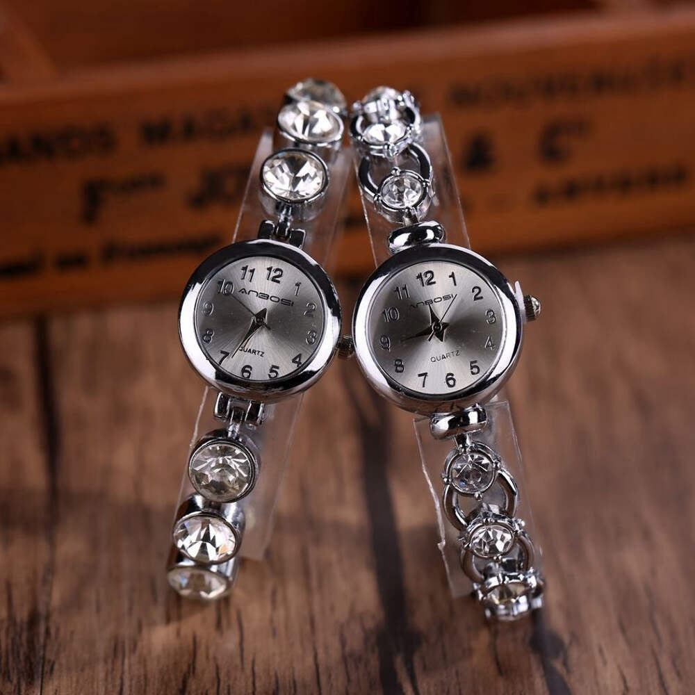 Alloy Quartz Women's Watch with 22mm Dial and Elegant Diamond Design