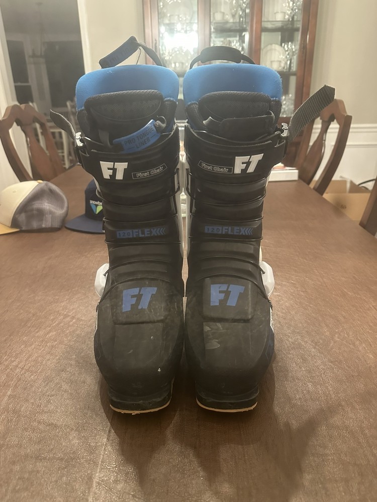 Full Tilt First Chair 120 ski boots size 26.5 for advanced skiers-image