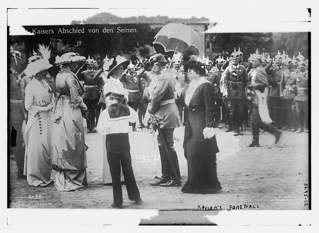 Kaisers Farewell umbrella for women men and children with uniforms Bain News Service style