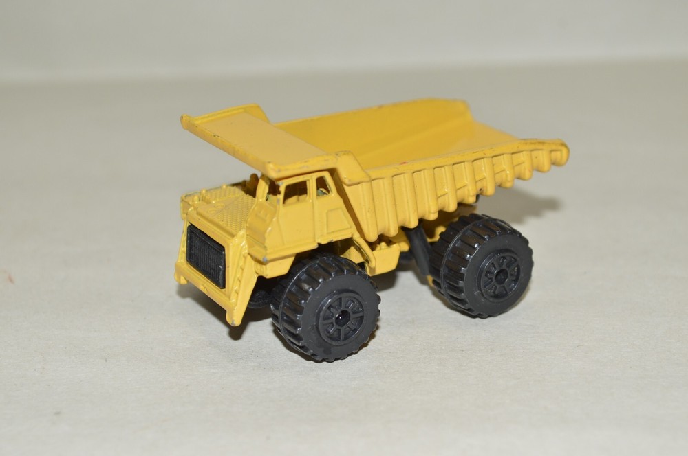1:64 scale diecast vehicle heavy duty construction dump truck