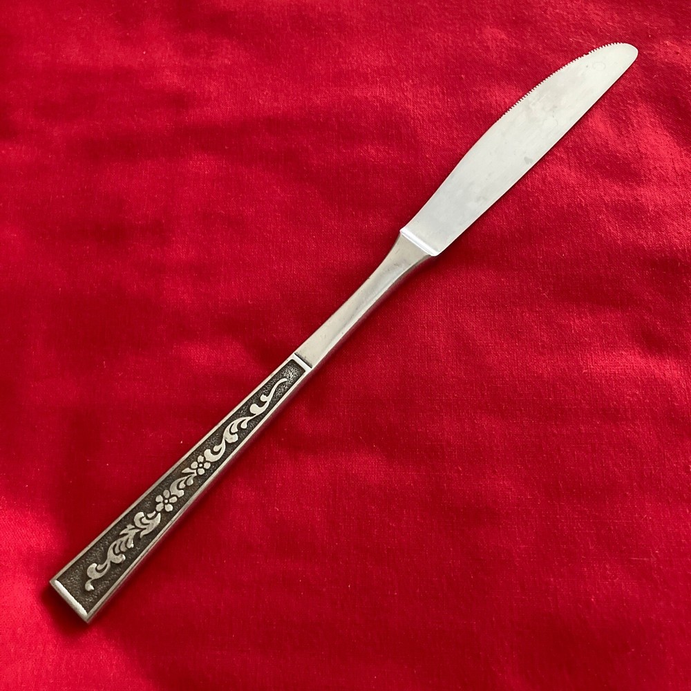 Stanley Roberts 8 7/8 Inch BAYBERRY Dinner Knife with Textured Handle in Durable Stainless Steel