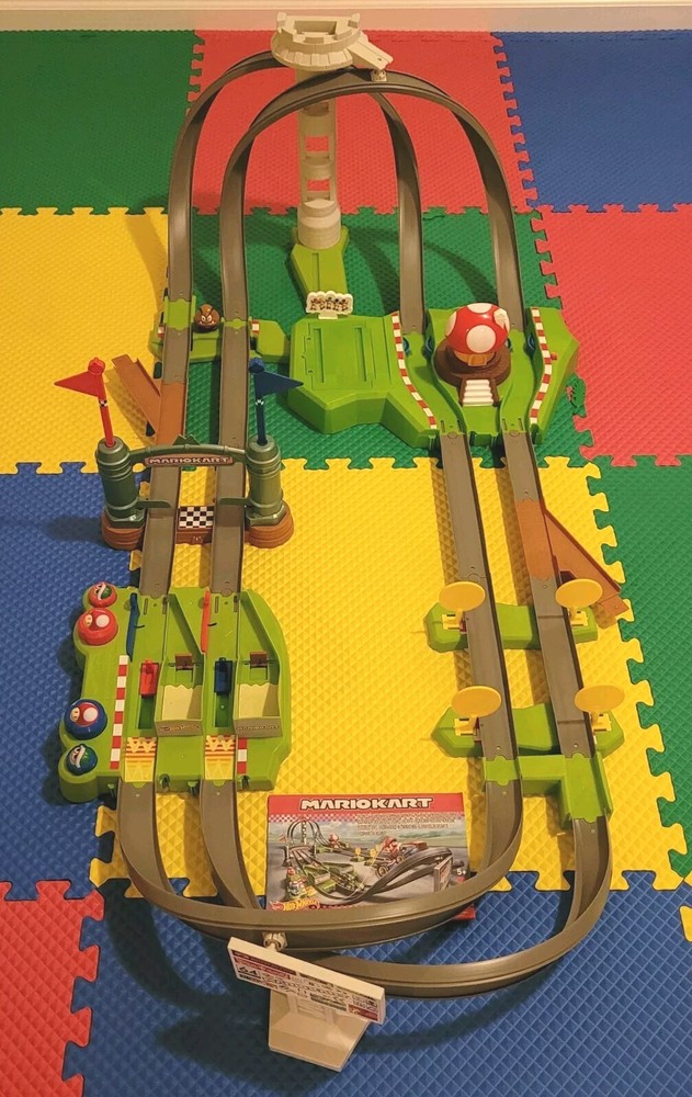 Hot Wheels Mario Kart Circuit Track Set