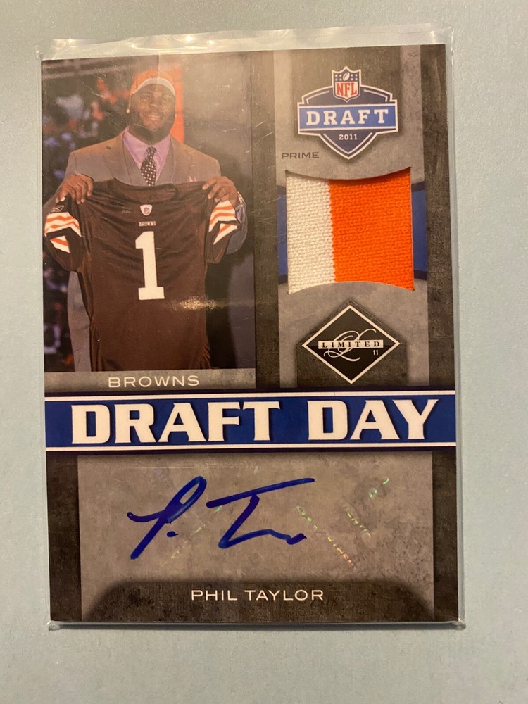 A38,316 - 2011 Limited Draft Day Jerseys Autographs Prime #12 Phil Taylor/15-image