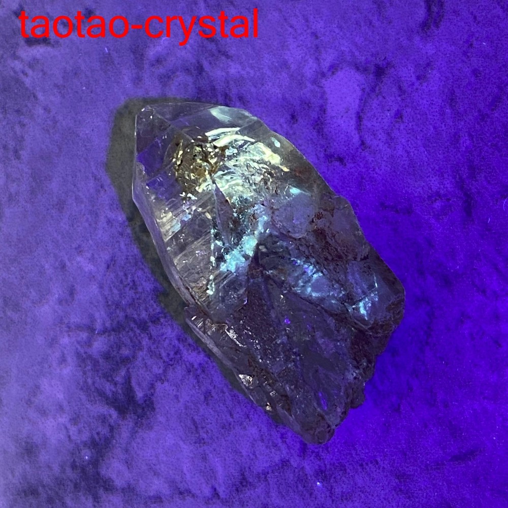 Petroleum Crystal Fluorescence Skeletal Golden Oil Quartz Mineral Specimen EY097