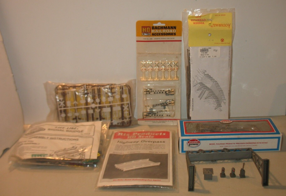Ho Scale Big Accessories lot Bridges-Signal Bridges-Signs-Crossing Gates