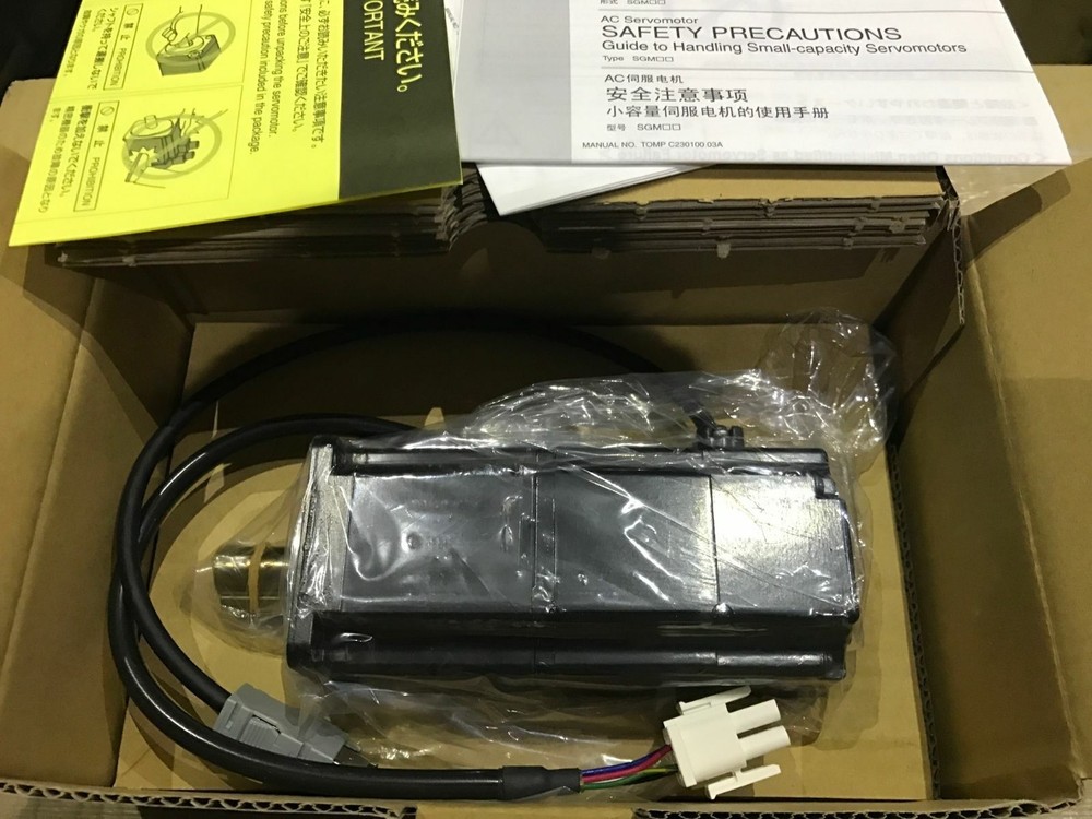 1PC NEW ORIGINAL SERVO MOTOR SGMAH-02A1F61 FREE EXPEDITED SHIPPING #A6-4