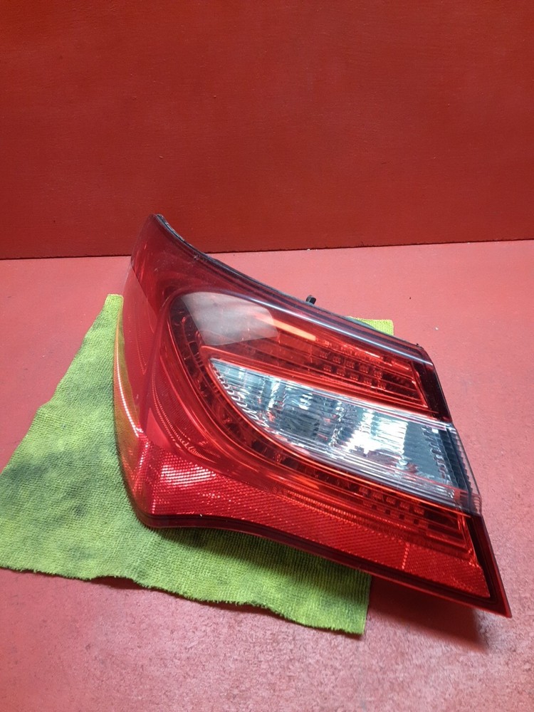 2011 - 2014 Chrysler 200 Left Driver Taillight Lamp Unit 5182525AE