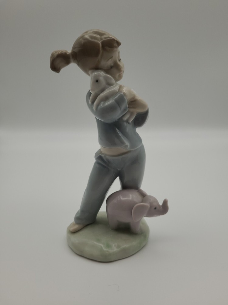 Lladro Nao Special Friends Porcelain Figurine Girl with Lamb and Pig 1129