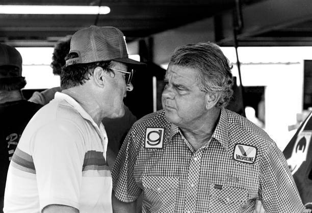 Aj Foyt Left Has A Serious Conversation With His Longtime 1984 OLD PHOTO