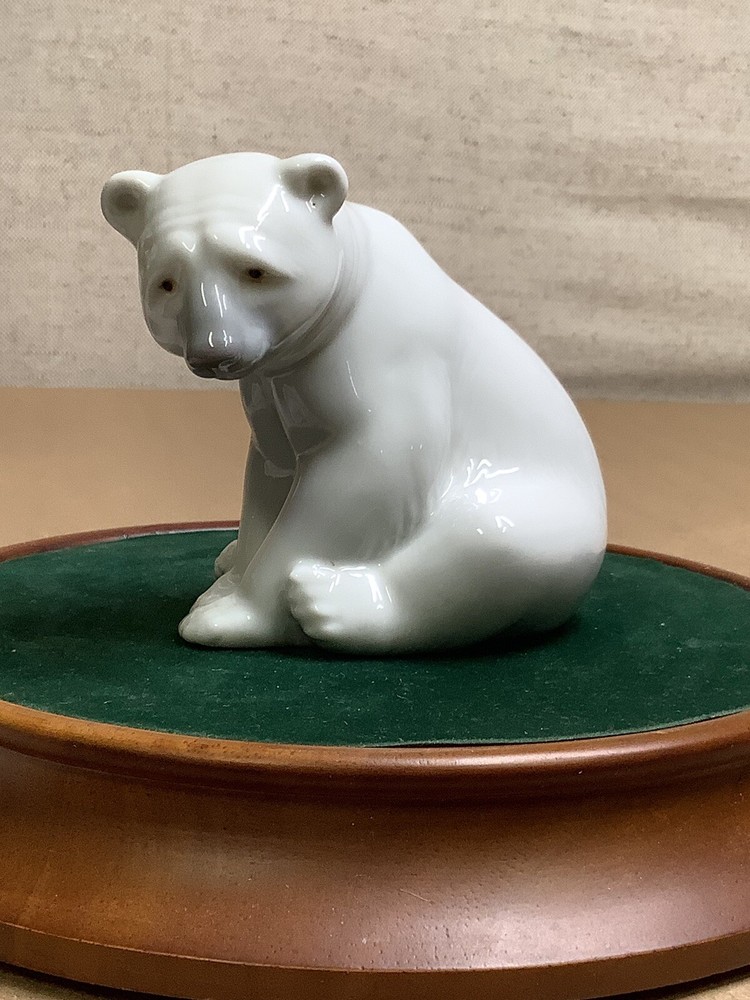 Lladro Seated Polar Bear Vintage Retired Porcelain Figurine