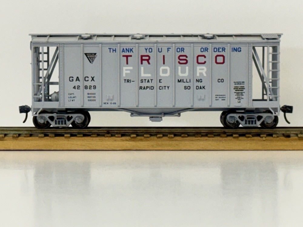HO,Walthers,TRISCO Flour,Airslide Covered Hopper,Tri State Milling Co. GACX42829