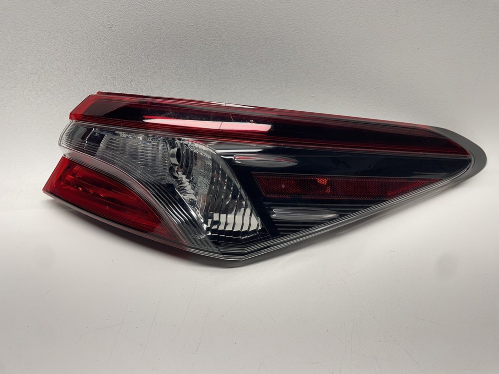 2018 2019 2020 2021 Toyota Camry Tail Light Right RH OEM Halogen Lamp