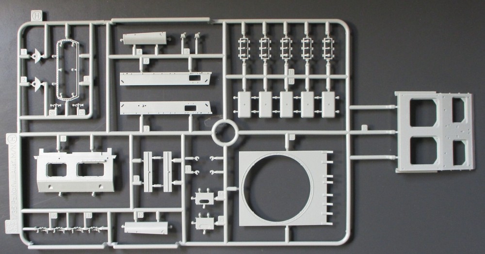 1/35 Scale Cyber Hobby Panzer III Flak Tank Model Kit Parts Tree H from 6778-image
