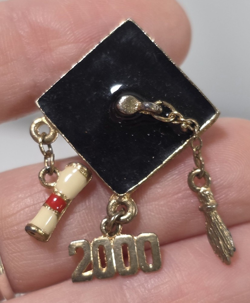 Y2K Vintage 2000 Graduation Cap Enamel Pin with Tassel Scroll