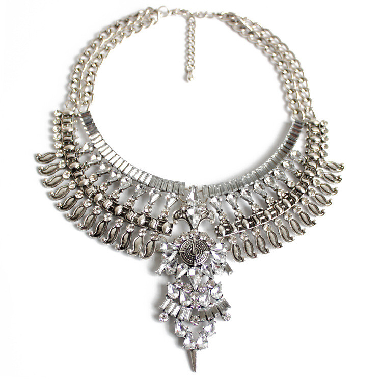 Elegant Alloy Diamond Short Necklace with Sparkling Crystals