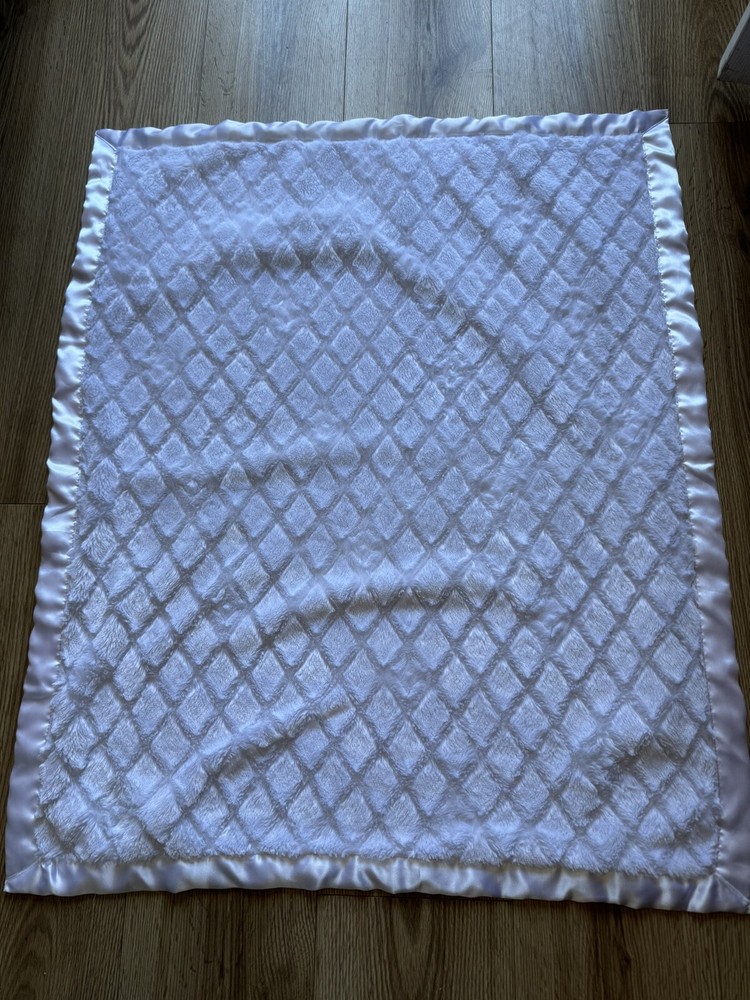 Beansprout White Plush Baby Blanket Diamond Pattern Satin Back & Trim Unisex
