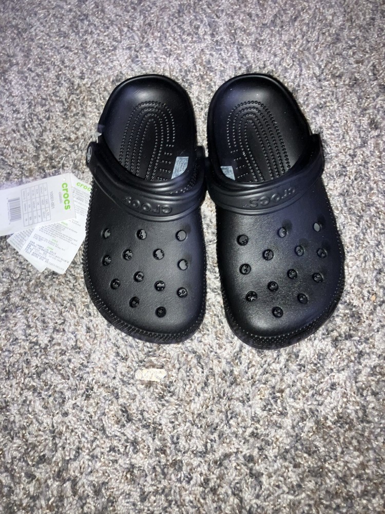 BLACK CROCS CLASSIC CLOGS
