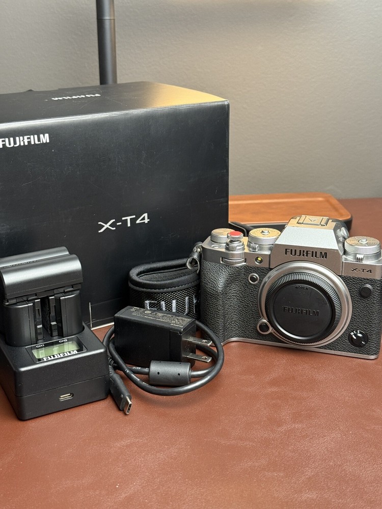 FUJIFILM X-T4 Mirrorless Camera-Silver | Additonal Batteries | Great Condition
