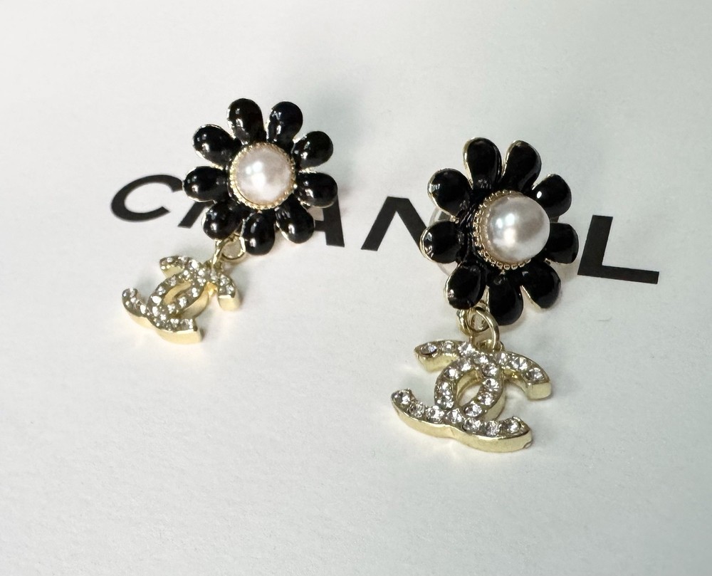 Vintage Chanel CC black enamel pearl flower drop dangle earrings
