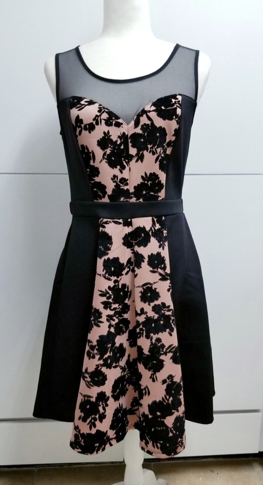 Dresses En Focus, Maison Jules, Maybe Wang, Xhilaration, Decree