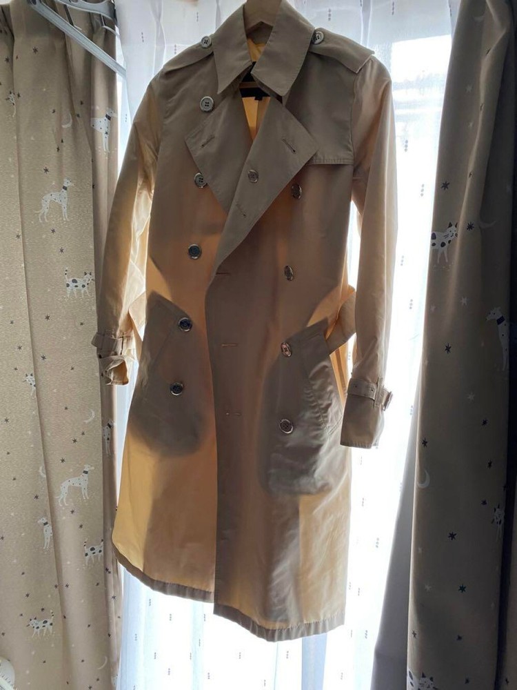 Burberry trench coat Woman from Japan