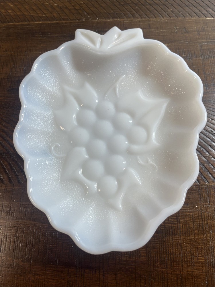 Vintage Hazel Atlas Milk Glass Grapes Candy Nut Trinket Dish White 5.5”x7”