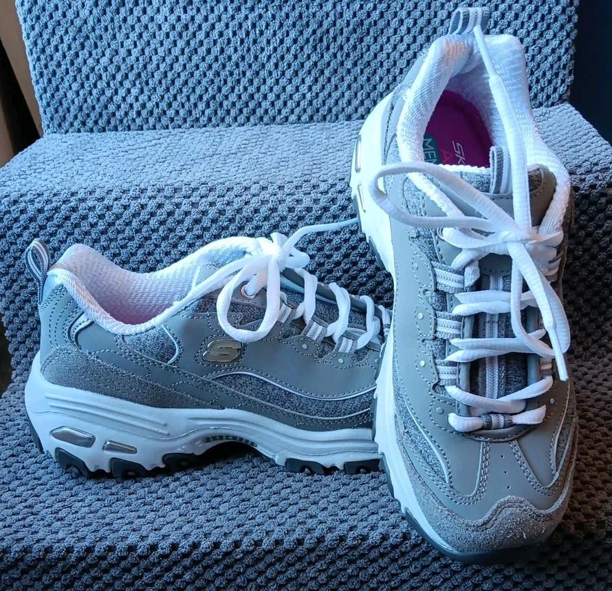 Women's Skechers D'Lites Size 5 Air-Cooled Memory Foam Gray/White Barely Worn