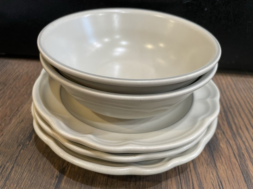 Pfaltzgraff Heirloom White Flowers Embossed Castle Cereal Bowls Bread Plates