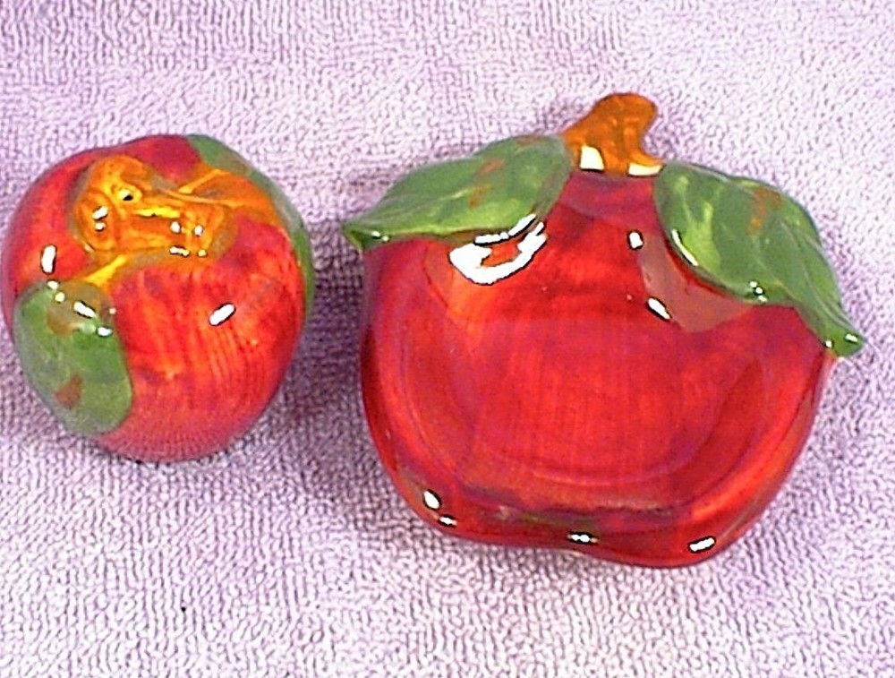 FRANCISCAN WARE RED APPLE USA SALT & PEPPER TEA BAG SPOON ASHTRAY TRINKET