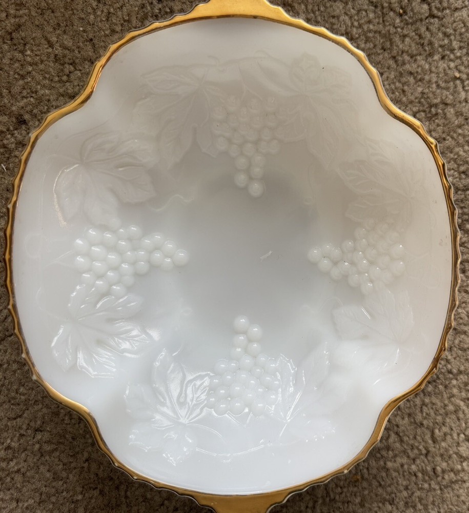 Vintage Anchor Hocking Milk Glass Grape & Leaf Fruit Bowl w/ Gold Trim.