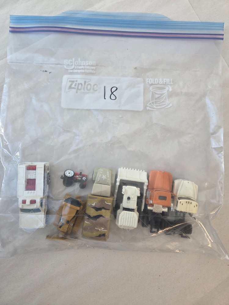 Grab Bag Lot #18 HO Scale Cars 6 Pieces