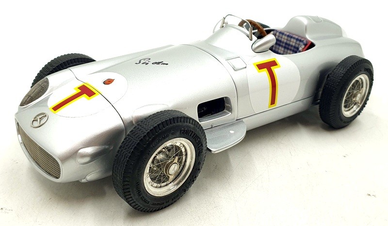 CMC 1/18 Scale M-006 - Mercedes-Benz W196 Monoposto 1954/55 S.Moss Signed