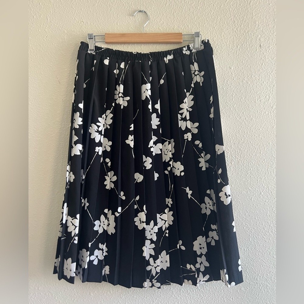 Vintage Leslie Fay Black Floral Pleated Skirt Size 16P Whimsigoth Boho