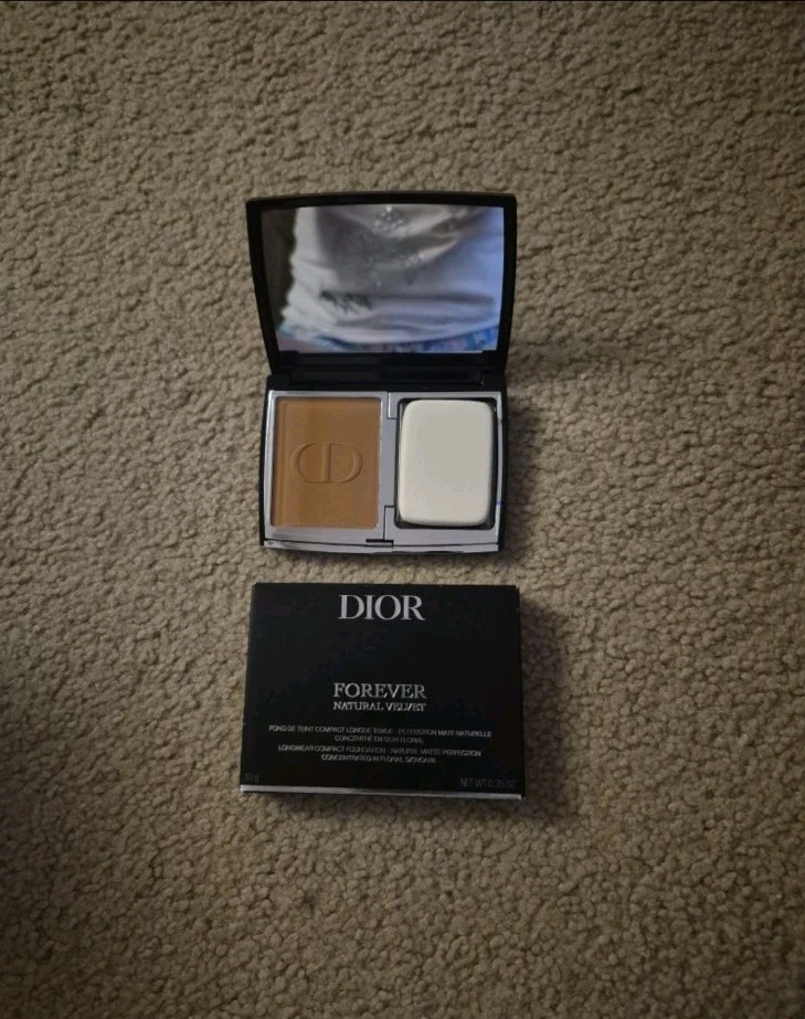 DIOR Forever Natural Velvet Compact Foundation 6N Neutral for Flawless Matte Finish