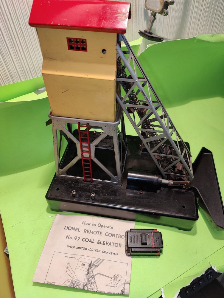 Lionel 97 Postwar Coal Elevator with Switch and Instructions - Fully Functional