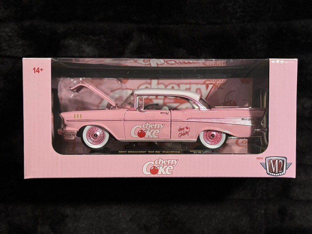 NEW 2024 M2 MACHINES CHASE 1957 CHEVROLET BEL AIR HARDTOP 1/24 CHERRY COKE 1/750