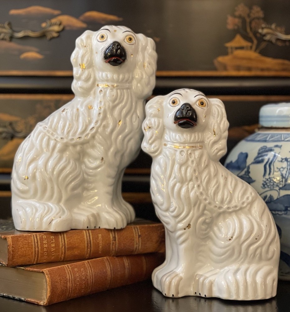 Stunning Rare 19C White English Staffordshire Spaniel Hunt Mantle Dog Pair 9.5”