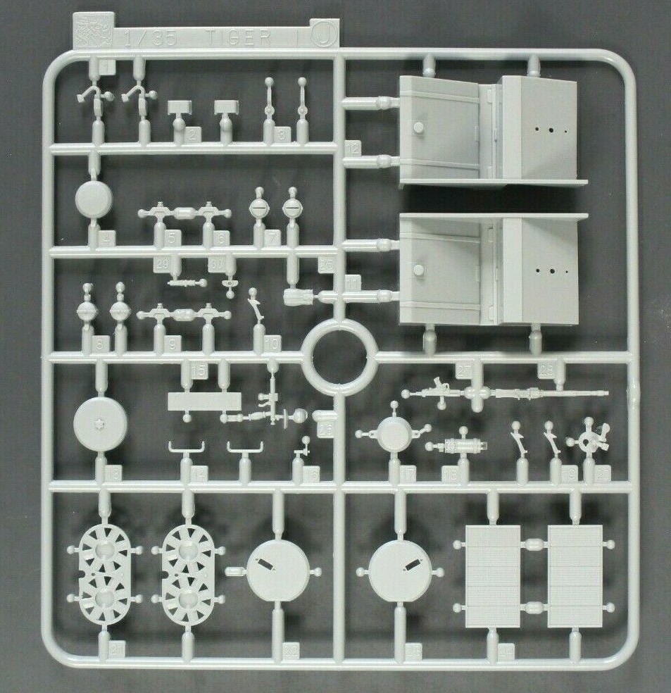1/35 Cyber Hobby Tiger I Mid Command Parts Tree J Kit 6660-image