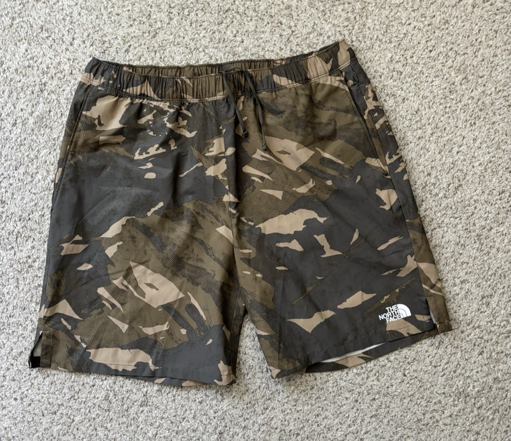 The North Face Shorts Mens Size Medium Green Camouflage Class V Pull-on Hybrid