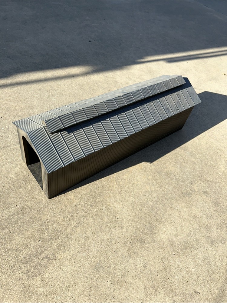 Lionel 6-24117 O Scale Lighted Covered Bridge Train Accessory Preassembled