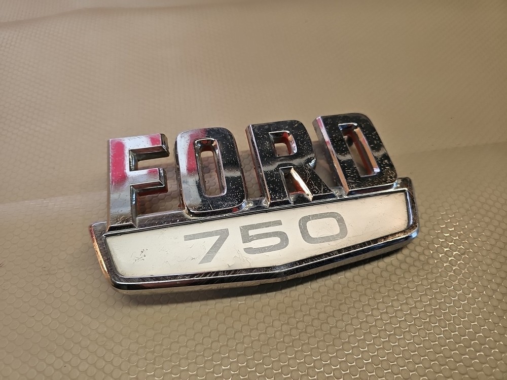Vintage 1970 FORD HEAVY TRUCK Side Fender Emblem chrome 700 - 80020A68