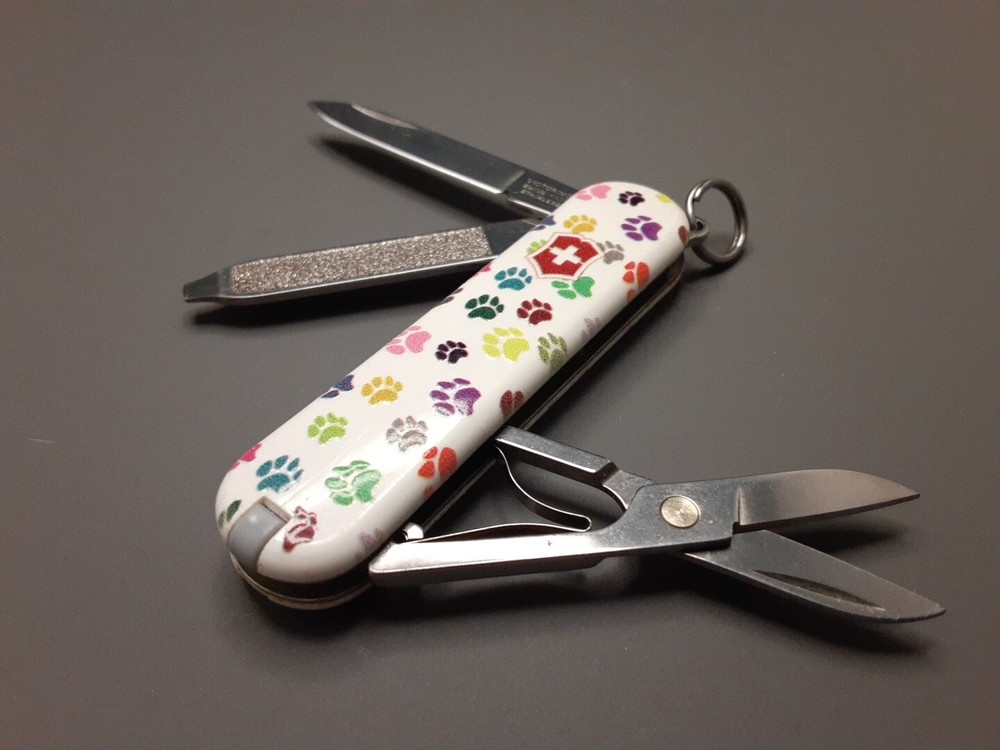 Victorinox Classic SD Limited Edition Paw Print Swiss Army Pocket Knife r1