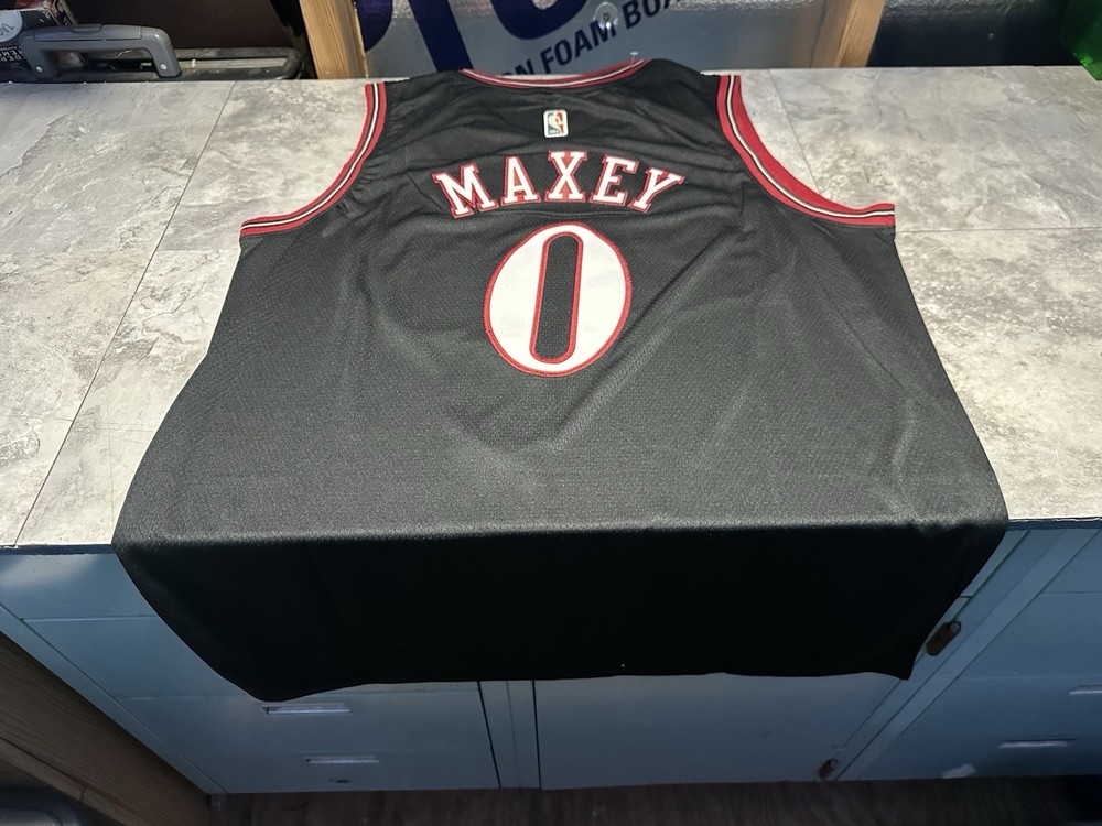 NWT Nike Swingman Tyrese Maxey Philadelphia Sixers 76ers Jersey Large
